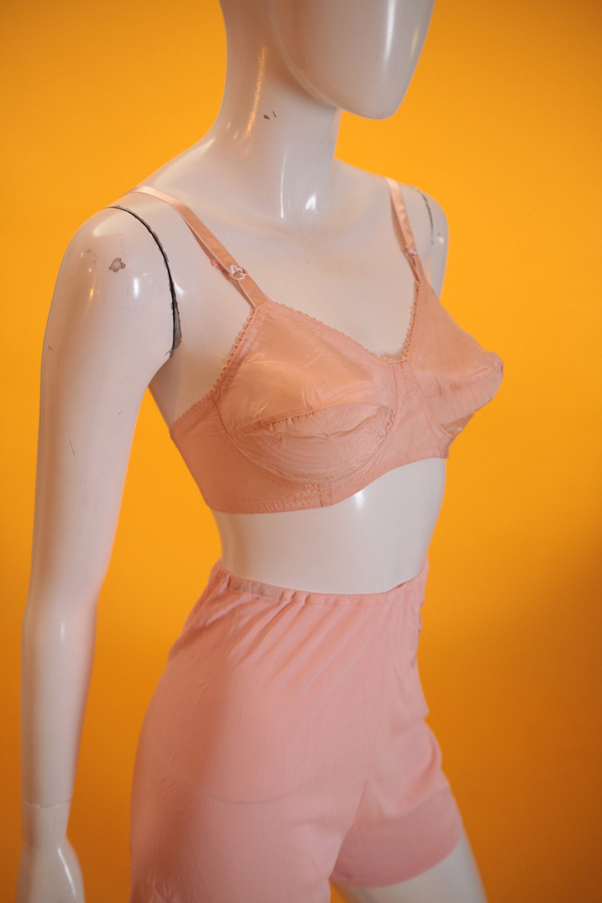 Vintage Bra 1930s/ 1940s Pink Taffeta Bra Lingerie Burlesque