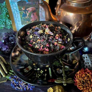 Aphrodite’s Love Garden Tea | Magischer Liebestrank Mischung | Schwarzer Tee mit Minze, Rose & Bergamotte