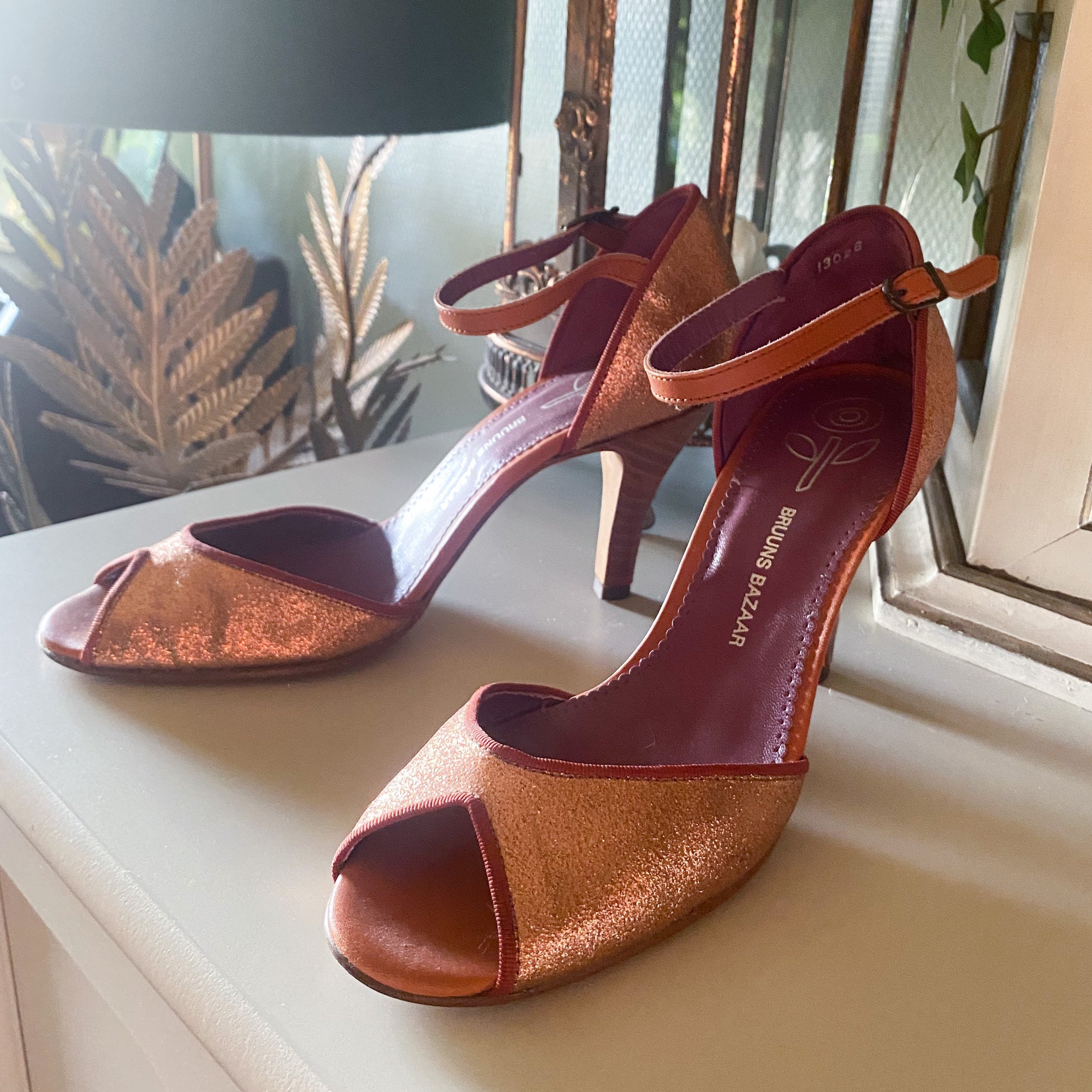 Silkgiftmilan  Carrie bradshaw shoes, City heels, Fashion