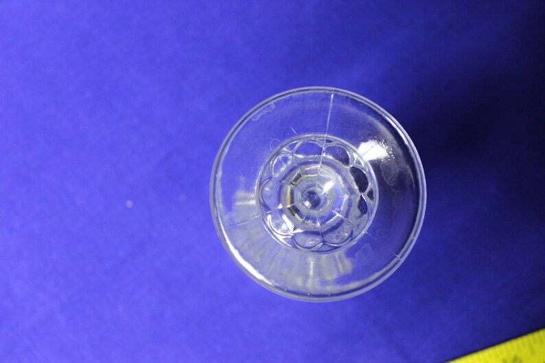 Set of 2 Wine Glass in Diamond Point by Indiana Glass