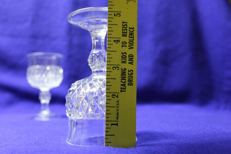 Set of 2 Wine Glass in Diamond Point by Indiana Glass