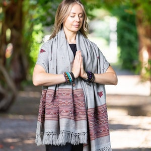 Meditation Shawl, Meditation Blanket, Prayer Shawl for Men Women, Oversize Scarf Stole, Ethically Sourced. Unisex Tree of Life Light Grey image 7