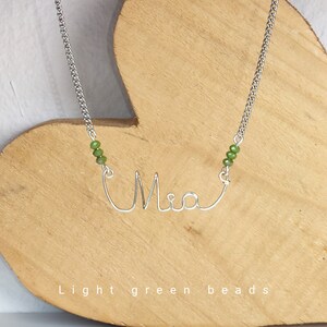 Collar de nombre de alambre del cliente Alambre plateado personalizado y cadena de acero inoxidable con 6 cuentas de cristal