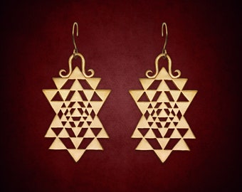 Brincos da Rainha Sri Yantra: Joias de Geometria Sagrada em Ouro