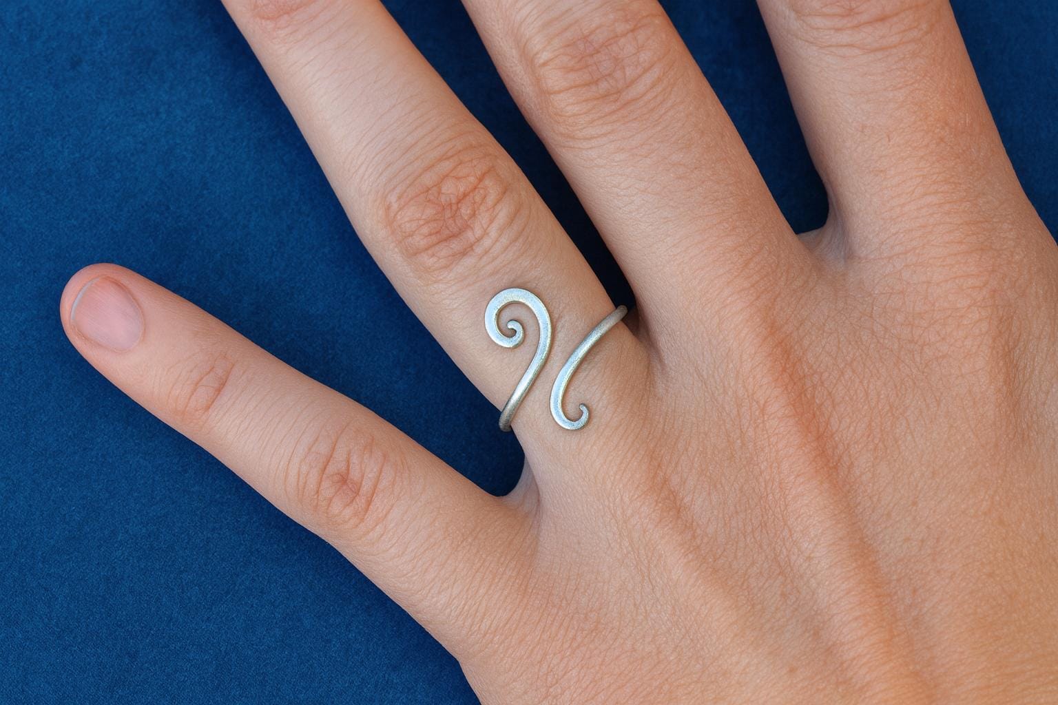 Anello Regolabile A Spirale Celtica In Argento Sterling 925 Ossidato - Gioiello Donna E Ragazza - Fatto A Mano In Thailandia