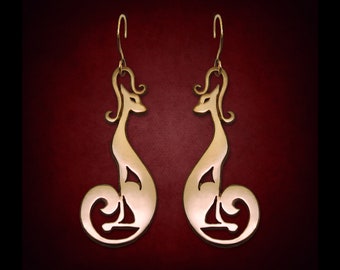 Brincos Grandes de Gato Divino: Joias Douradas Feitas à Mão