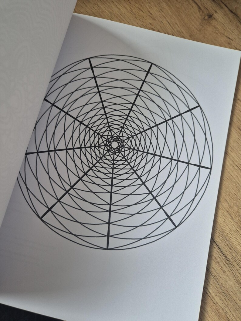 Mandala målarbok med 26 olika bilder att färglägga, illustrerad barnaktivitet utan AI, perfekt present till barn och vuxna bild 14