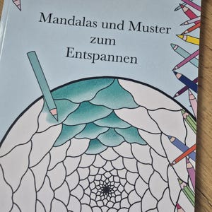 Mandala målarbok med 26 olika bilder att färglägga, illustrerad barnaktivitet utan AI, perfekt present till barn och vuxna bild 13