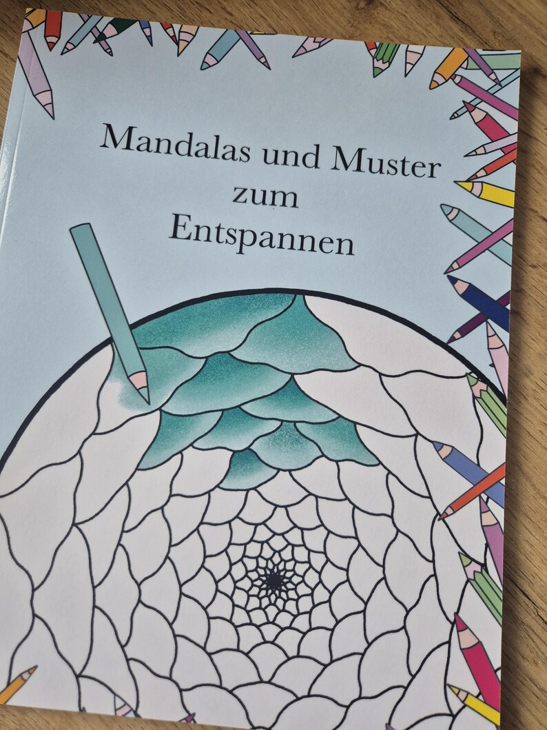 Mandala målarbok med 26 olika bilder att färglägga, illustrerad barnaktivitet utan AI, perfekt present till barn och vuxna bild 13