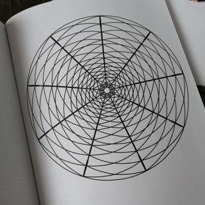 Mandala målarbok med 26 olika bilder att färglägga, illustrerad barnaktivitet utan AI, perfekt present till barn och vuxna bild 3