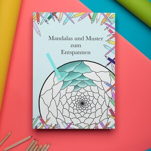 Mandala målarbok med 26 olika bilder att färglägga, illustrerad barnaktivitet utan AI, perfekt present till barn och vuxna bild 12