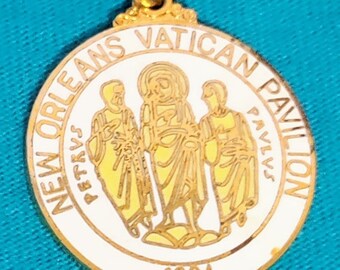 Vatican Pavilion at 1984 World's Fair New Orleans Gold and White Enamel Keychain DisplayedOnly