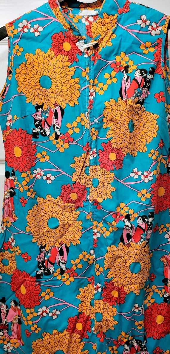 Lucky Chrysanthemum Asian Style Dress Vintage Slee