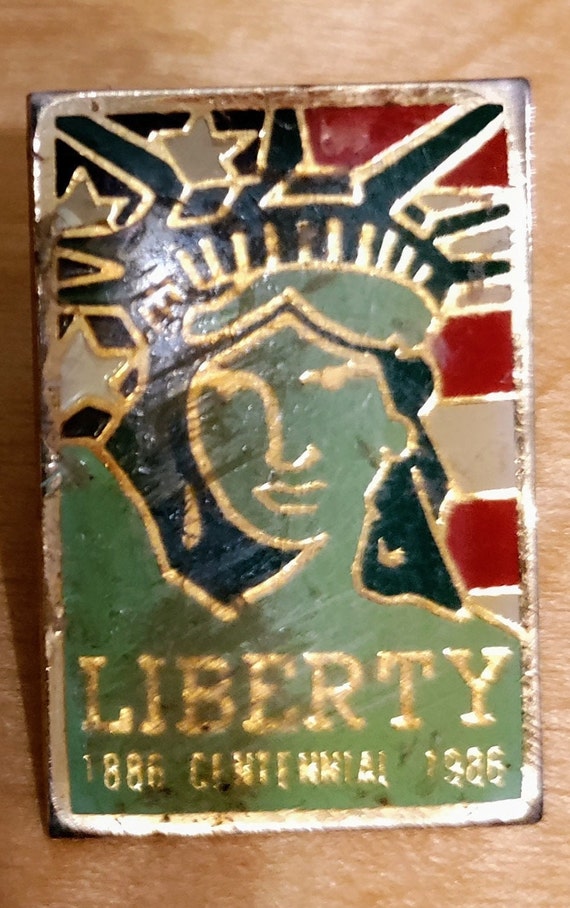 USPS Commemorative Stamp Pin Statue of Liberty