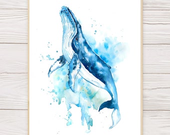 Könnte beinhalten: Ein gerahmter Kunstdruck mit einer Aquarellillustration eines Buckelwals in Blau- und Türkistönen. Der Wal ist in einer dynamischen Aufwärtsbewegung vor einem weißen Hintergrund mit künstlerischen Farbspritzern und Waschungen dargestellt.