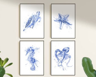 Juego de 4 láminas de vida marina. Arte mural costero azul marino. Acuarela: conchas, pulpo, caballito de mar, cangrejo, estrella de mar, tortuga, ballena.