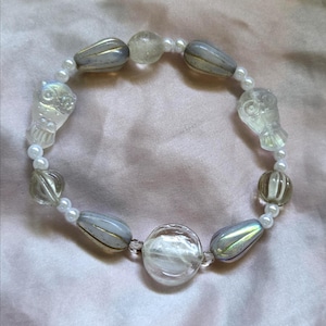 Iridescent White Owl Bracelet. Czech Artisan Glass. Size S/M 6.75&quot; unstretched.