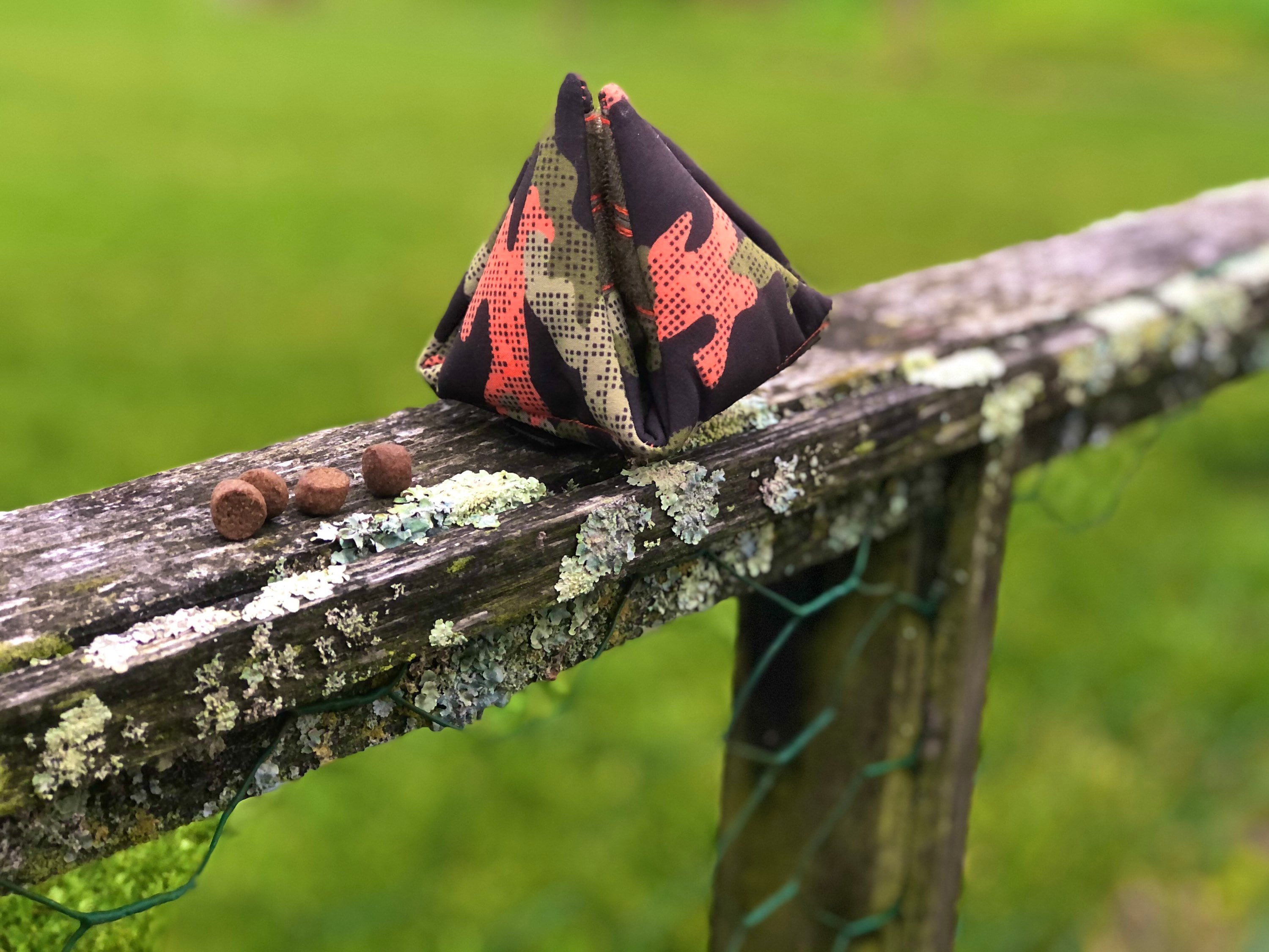 Balle Pyramide Façon Lotus Balle ou Clam , à 4 Branches, Pour Récompenses