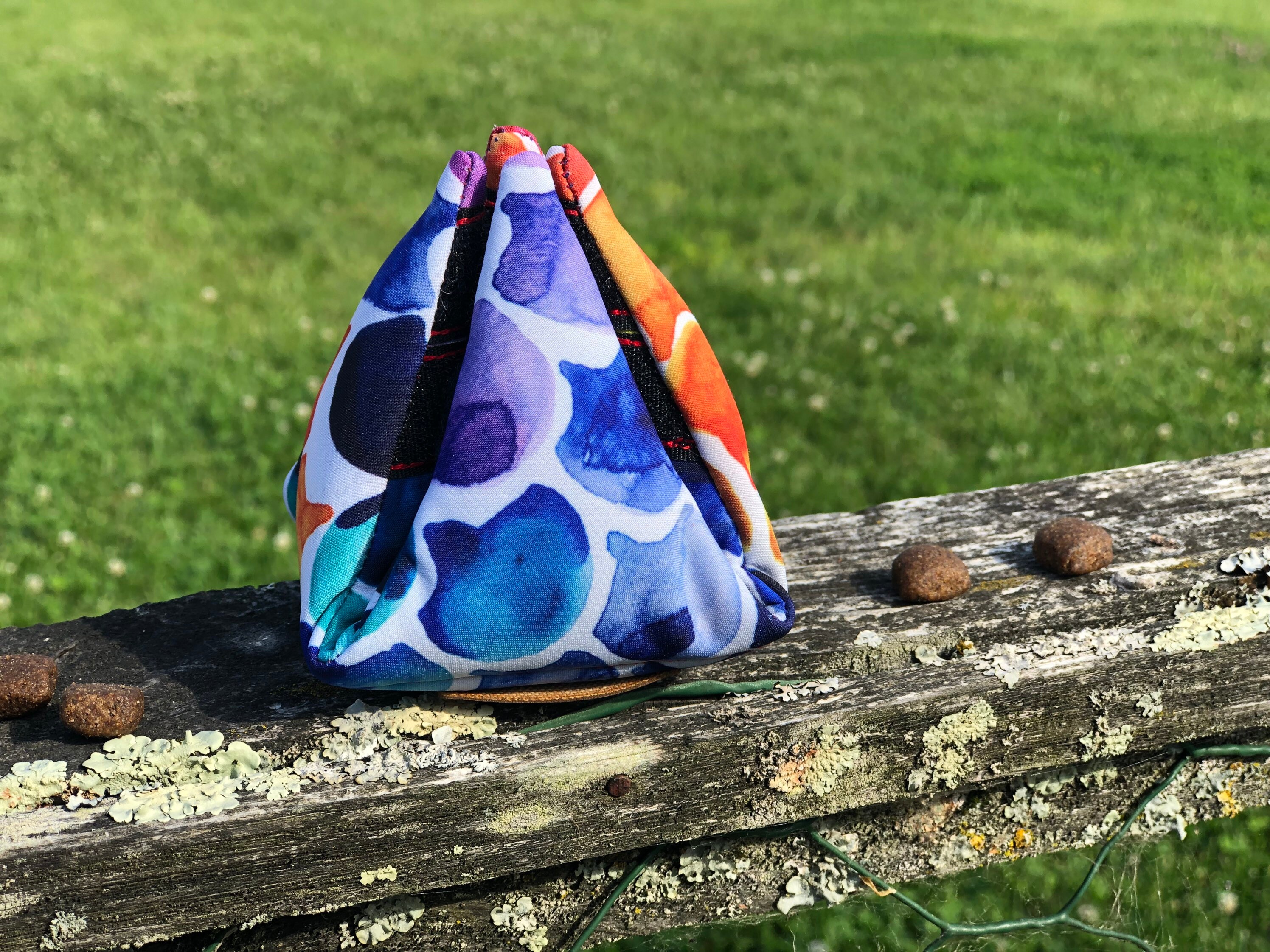 Balle Pyramide Façon Lotus Balle ou Clam , à 4 Branches, Pour Récompenses