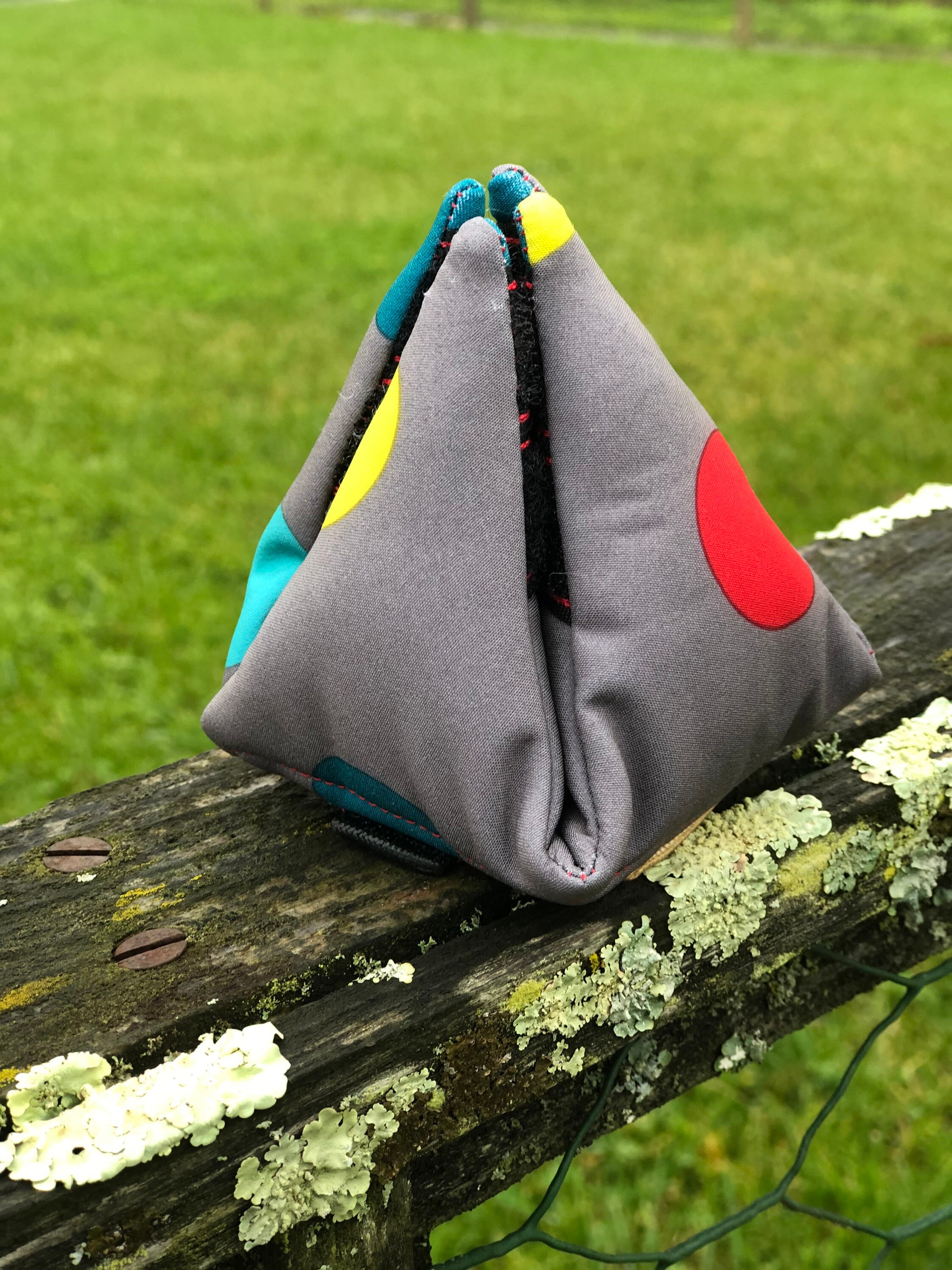 Balle Pyramide Façon Lotus Balle ou Clam , à 4 Branches, Pour Récompenses