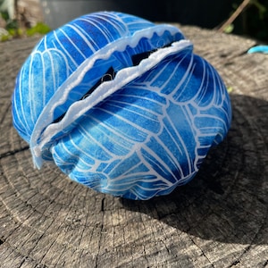Clam ball style ball for rewards