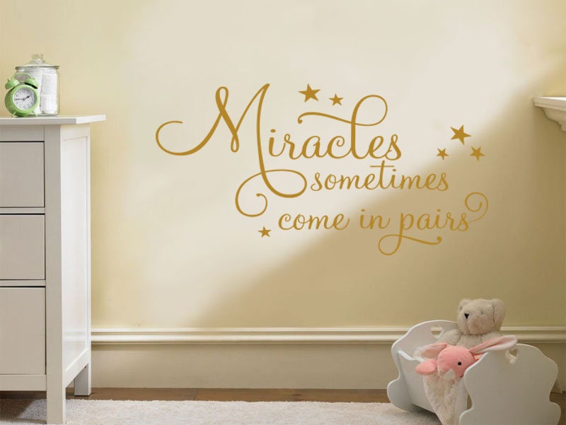 Décalcomanie Murale Personnalisée "Parfois Les Miracles Viennent En Paires" - Pour Chambre De Jumeaux