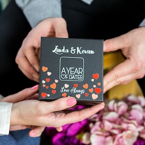 Erinnerungsbox mit Daten nach einem Jahr voller Daten - Romantische Verabredungen zum Valentinstag für Paare - Ideales Jubiläumsgeschenk
