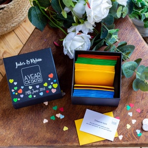 Ein Jahr der Daten: Rainbow Edition. Personalisierte Box mit Datum Nachtkarten, perfektes Geburtstagsgeschenk oder Paare Jubiläumsgeschenk