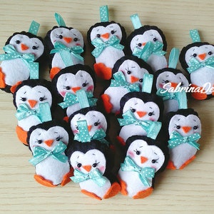 Penguin felt favor, baptism favors, baby shower penguin, baby shower favors, birthday favors, felt favors, penguin party