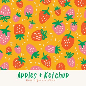 Op de afbeelding: Een levendig patroon van roze en rode aardbeien met groene steeltjes op een gele achtergrond. De tekst "Apples + Ketchup" staat onderaan, met daaronder "Kid's favorites".