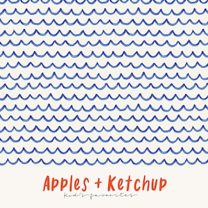 Op de afbeelding: Een crèmekleurige achtergrond is bedekt met een patroon van blauwe, golfachtige lijnen. De woorden "Apples + Ketchup" zijn in het oranje geschreven, met "Kid's favorites" in een kleiner, cursief lettertype eronder.