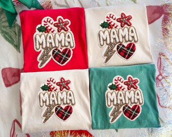 Christmas Mama T-Shirt: Holiday Plaid Heart Tee