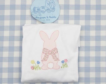Girls Easter bunny appliqué shirt. Girl Bunny shirt. girl Easter shirt. Easter bunny shirt. Personalized Applique Easter Shirt.