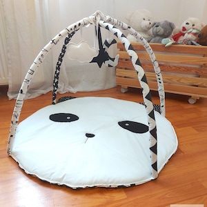 Baby Play Gym, set di giocattoli sospesi, baby gym per attività, arredamento per la cameretta dei bambini in stile boho, bianco e nero, tappetino da gioco, centro attività, regalo per neonati, attività per bambini