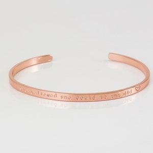 Gepersonaliseerde manchetarmband voor dames, meisjes aangepaste armbanden zilver / roségoud / goud armband voor dames roestvrij staal afbeelding 7