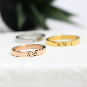 Anillo inicial de acero inoxidable con corazón, anillo para parejas, para novio, para novia, letra oro, plata, oro rosa imagen 1