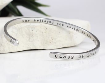 Pulsera Regalos de graduación para ella, Niñas, Clase de 2024, Personalizado, Universidad, Maestría, Escuela Secundaria, Plata / Oro / Oro Rosa