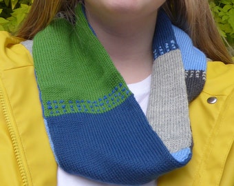 Knitted cowl, infinity colour block scarf