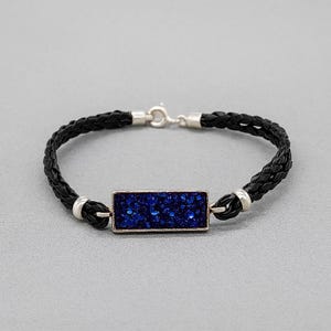 Bransoletka z prochami kremacyjnymi – biżuteria pamiątkowa ze srebra próby 925, pleciona skóra