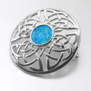 Keltisk brosch i sterlingsilver – handgjorda minnessmycken