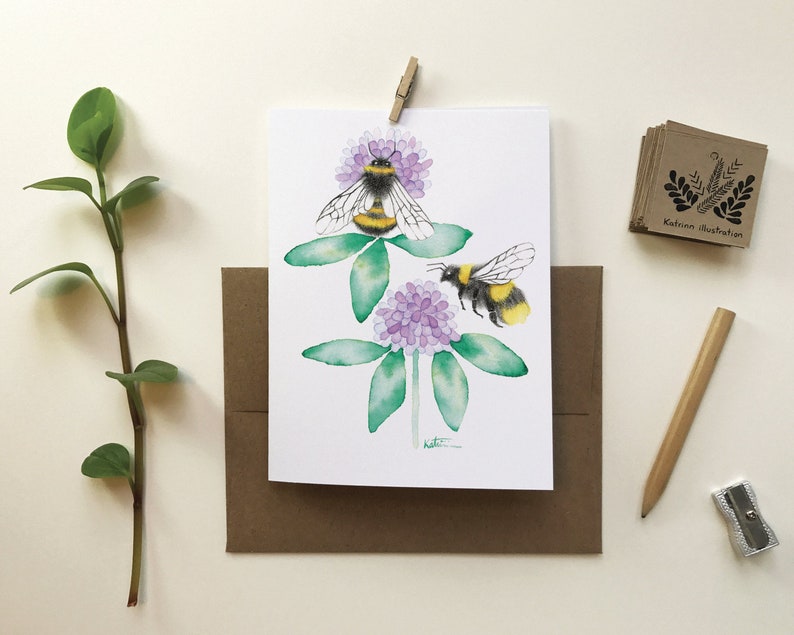 Carte de voeux fleurs de trèfle et bourdons, carte de souhait Illustration florale, art aquarelle, dessin botanique, Katrinn Pelletier image 2