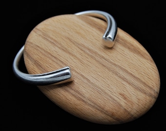Silverpläterad hjärtformad vridmomentarmring: Manschettarmband med uttalande