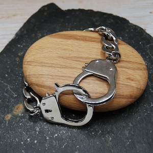 Pulsera de esposas de acero inoxidable: Joyería llamativa con cadena tipo eslabón