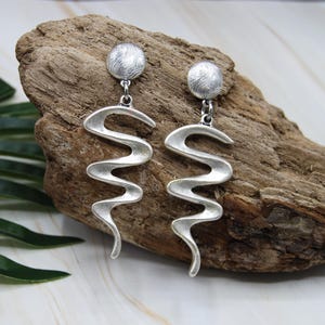 Pendientes Zig Zag Plateados Mate, Diseño Plateado, Geométricos