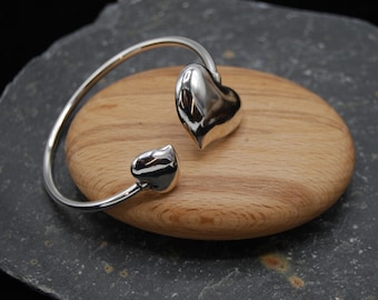 Silverpläterad dubbelpuffad hjärtarmring: Justerbart stapelbart armband