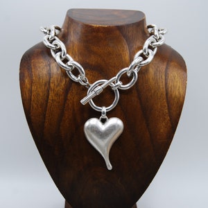 Chaine En Plaqué Argent Avec Breloque Cœur En Alu - Ancienne, Occasion