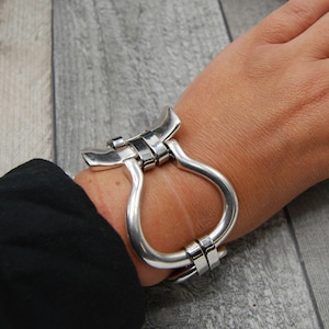Statement verzilverde schakelarmband: dikke schakelmanchet
