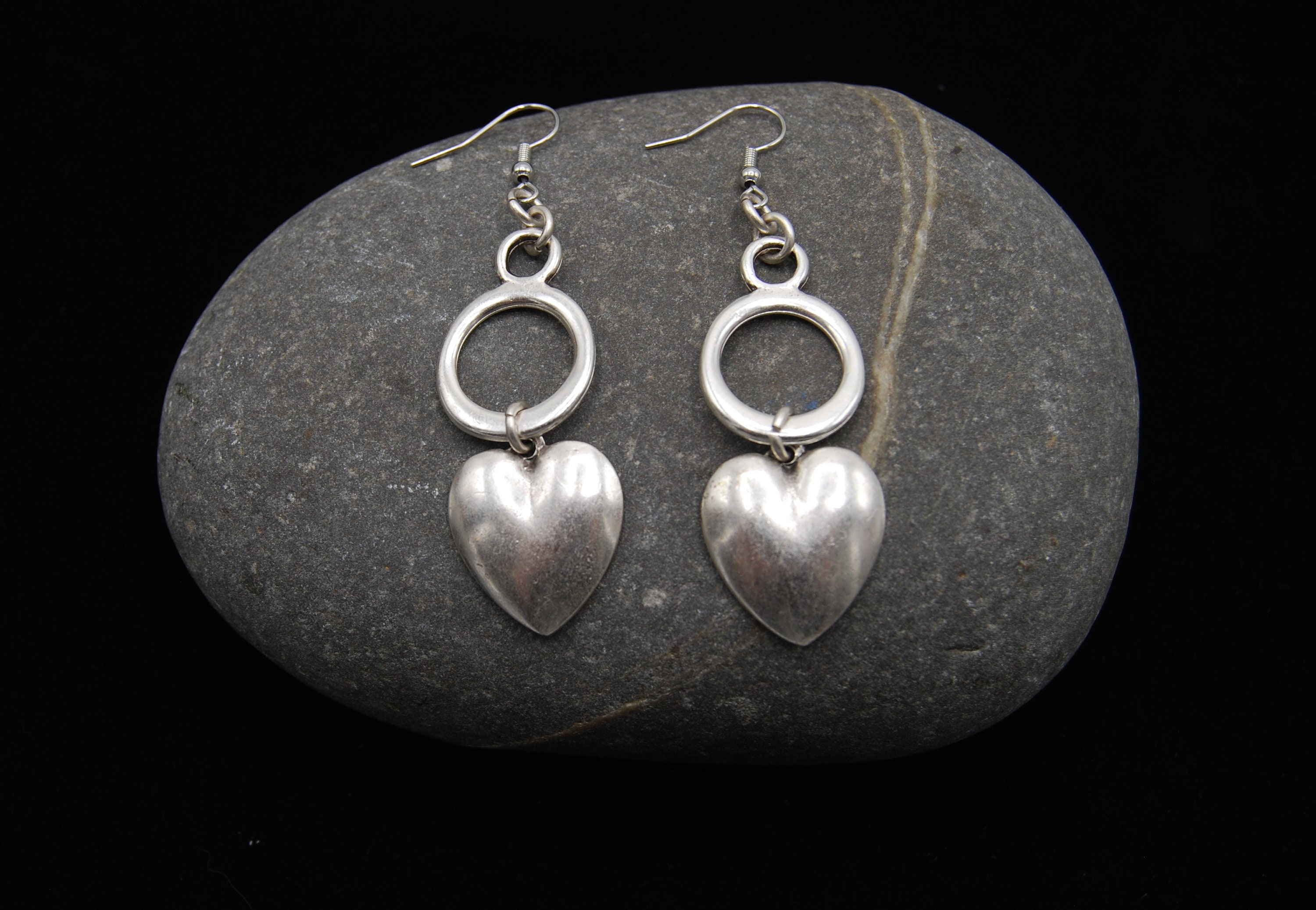 Orecchini a forma di cuore anatomico, orecchini a forma di cuore placcati in argento, orecchini a forma di amuleto a forma di cuore - Italia