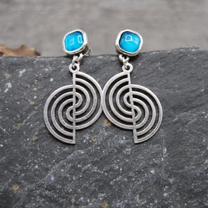 Brincos de resina turquesa, brincos de prata, brincos semicirculares, presente para ela, brincos grandes, brincos grandes, brincos exclusivos