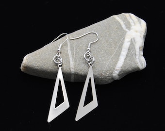 Pendientes de triángulo de plata, pendientes de plata colgantes, pendientes recortados de triángulo, pendientes de plata, pendientes de plata minimalistas, pendientes boho